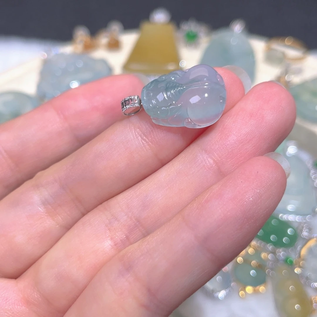 翡翠18K金镶嵌颈饰翡翠