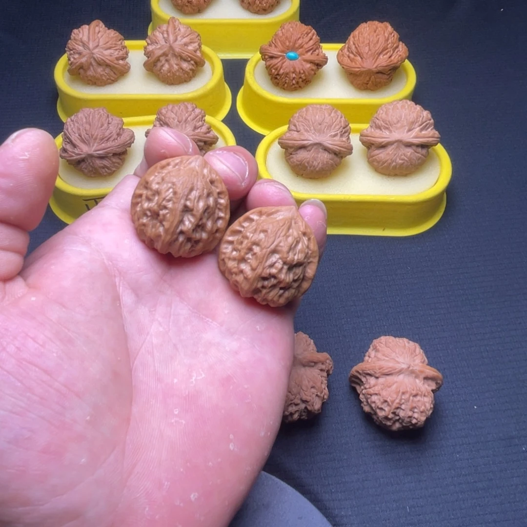 把件文玩核桃野生三角