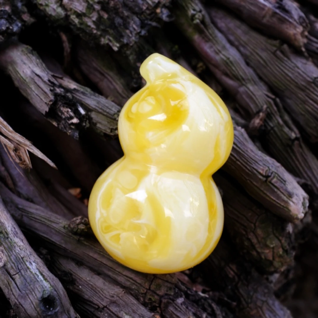 白花蜜溶洞蜜蜡葫芦 重16.5克