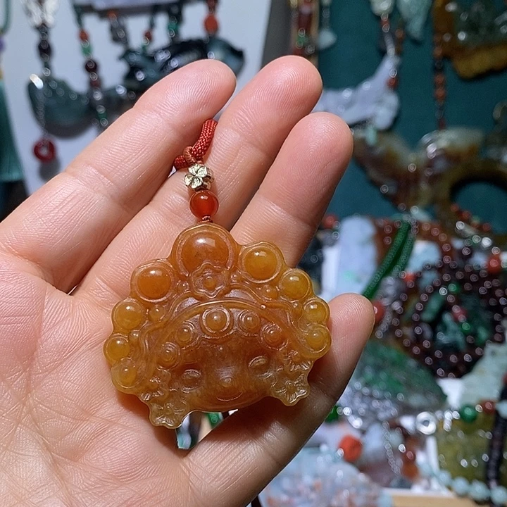 翡翠未镶嵌吊坠(赠链)