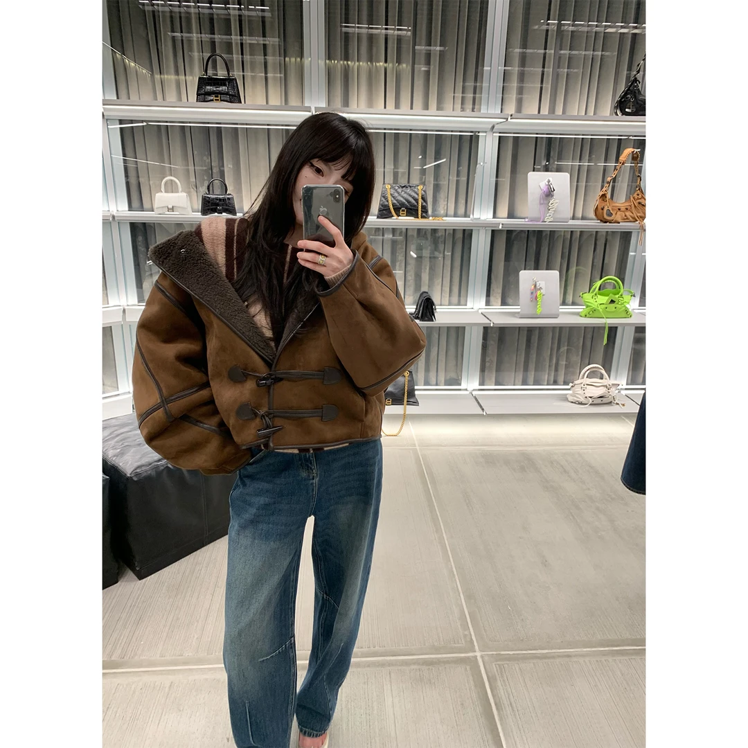 ASM ANNA/复古设计感包边拼接休闲连帽牛角扣短外套A2511APY003