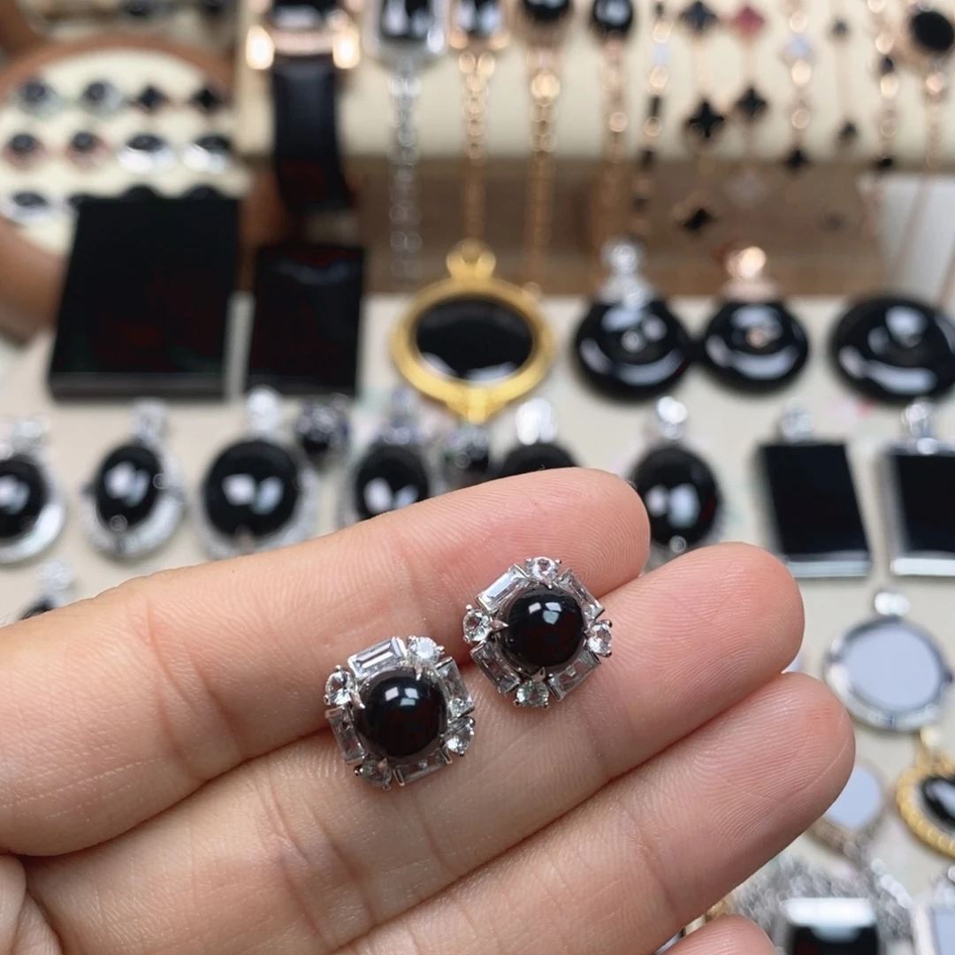 翡翠18K金镶嵌耳饰