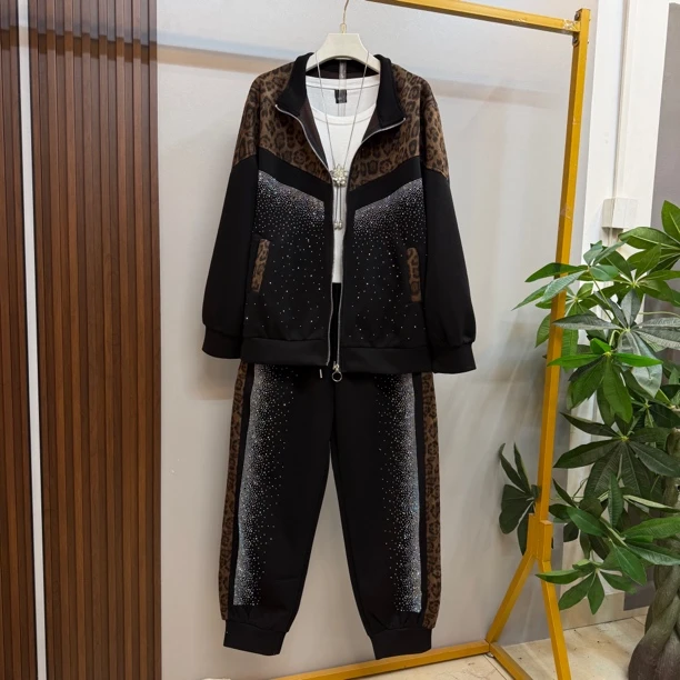 早秋新款时尚休闲重工烫钻外套裤子两件套套装