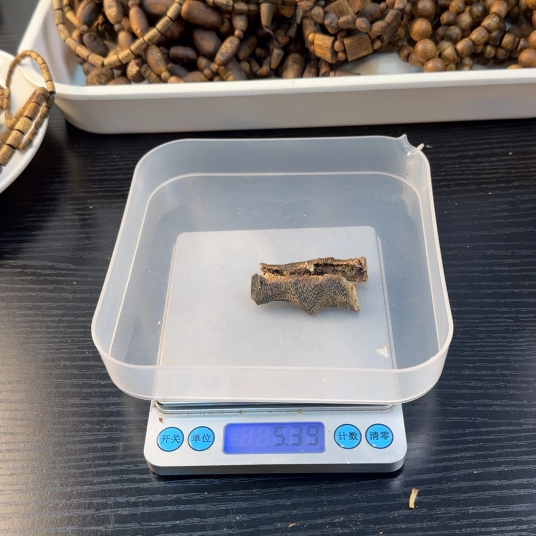 线香奇楠虫漏5.3克包头料