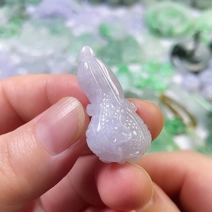翡翠未镶嵌颈饰白菜