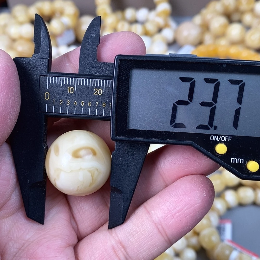 蜜蜡未镶嵌裸石7.5g轻微气泡