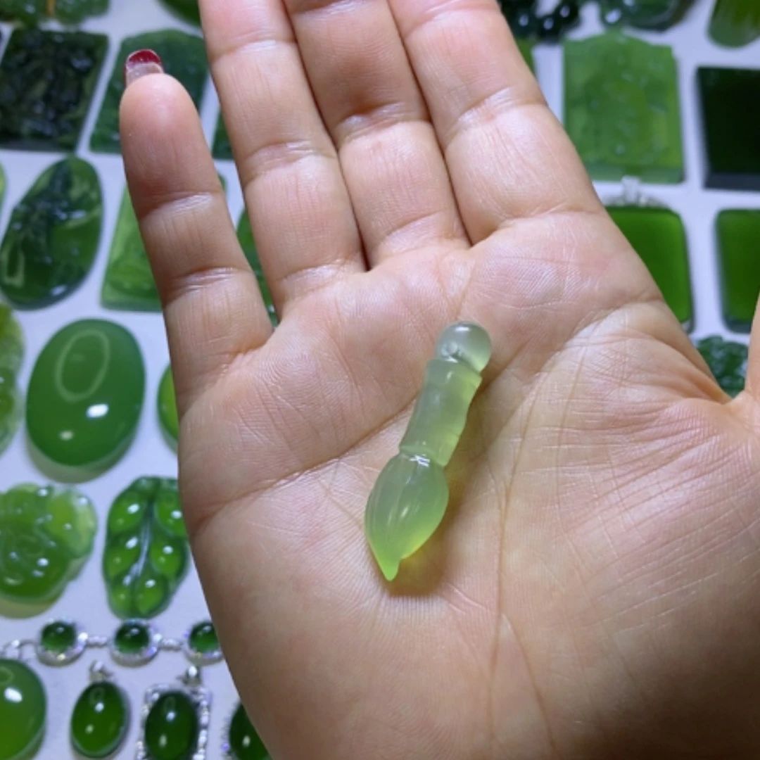 【闪购商品】蛇纹石玉颈饰未镶嵌