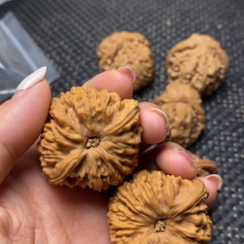 【闪购商品】文玩核桃吊坠?***G