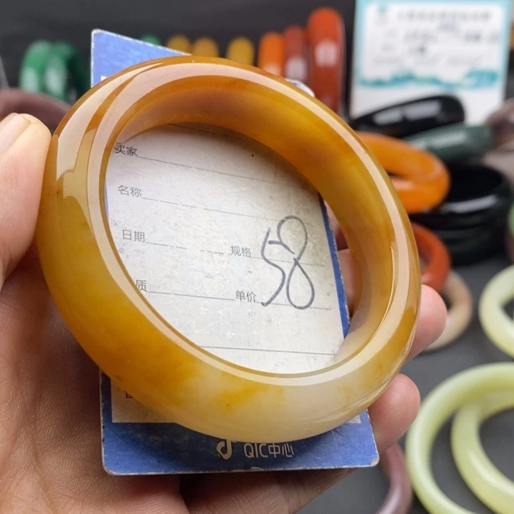 未镶嵌手镯石英质玉