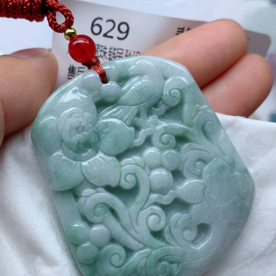 翡翠颈饰未镶嵌牌子