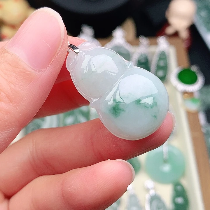 颈饰未镶嵌翡翠吊坠
