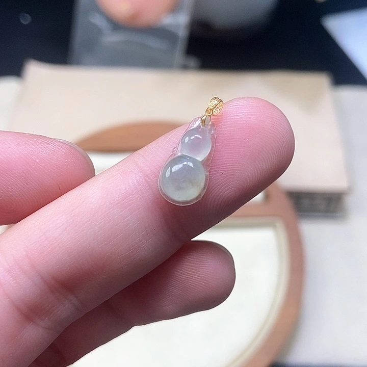 颈饰18K金镶嵌翡翠