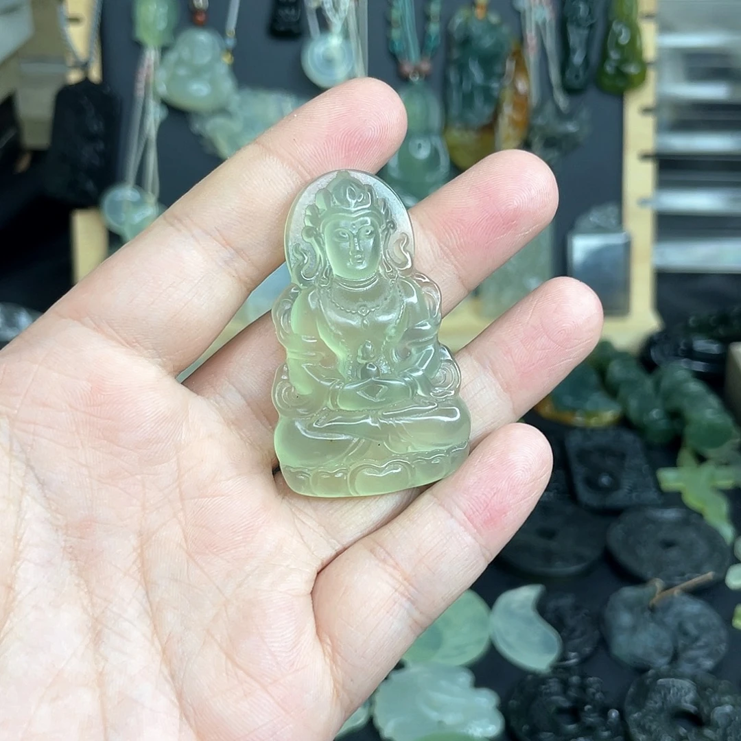 龙***忧未镶嵌岫玉颈饰度母