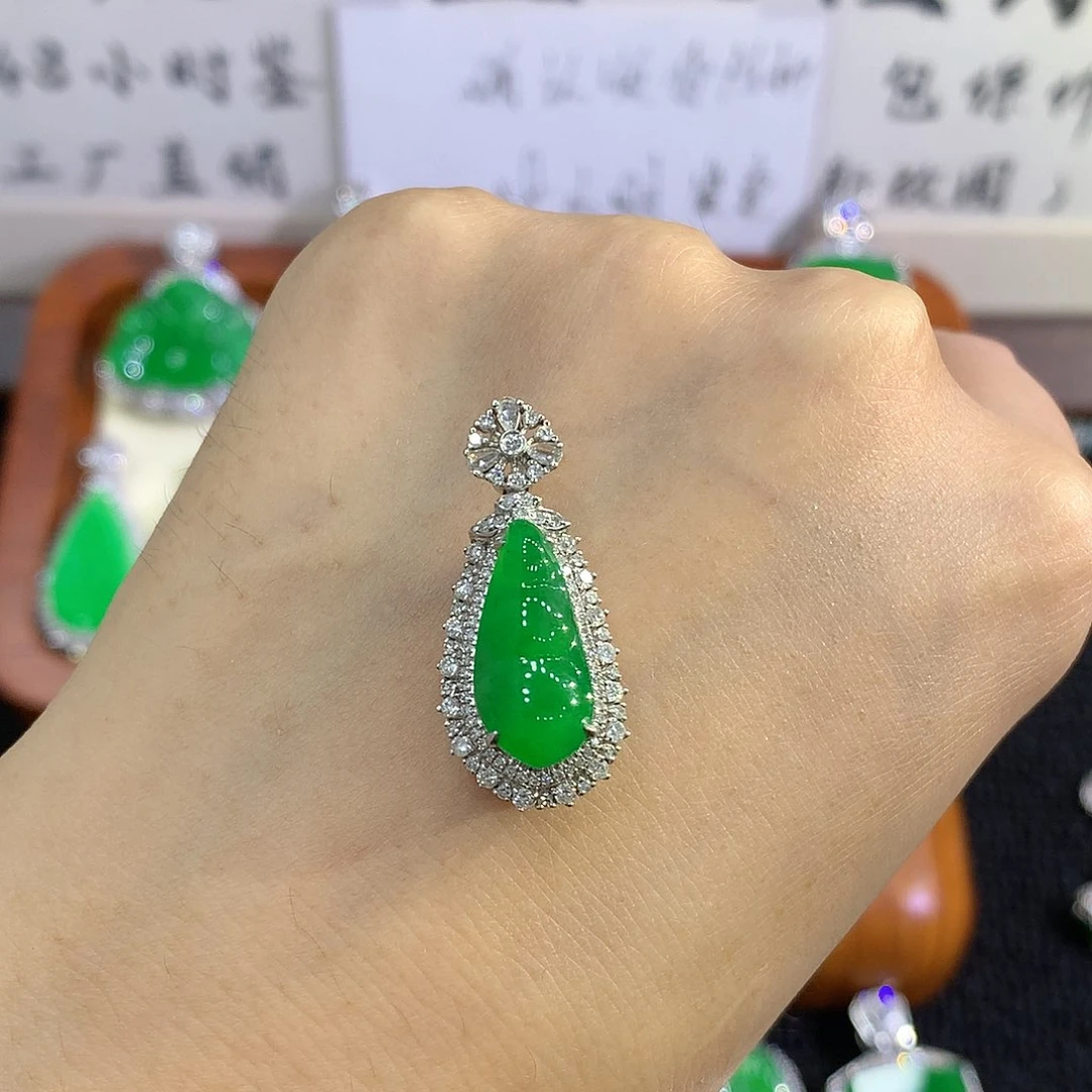 【闪购商品】吊坠(不含链)18K金镶嵌翡翠福豆