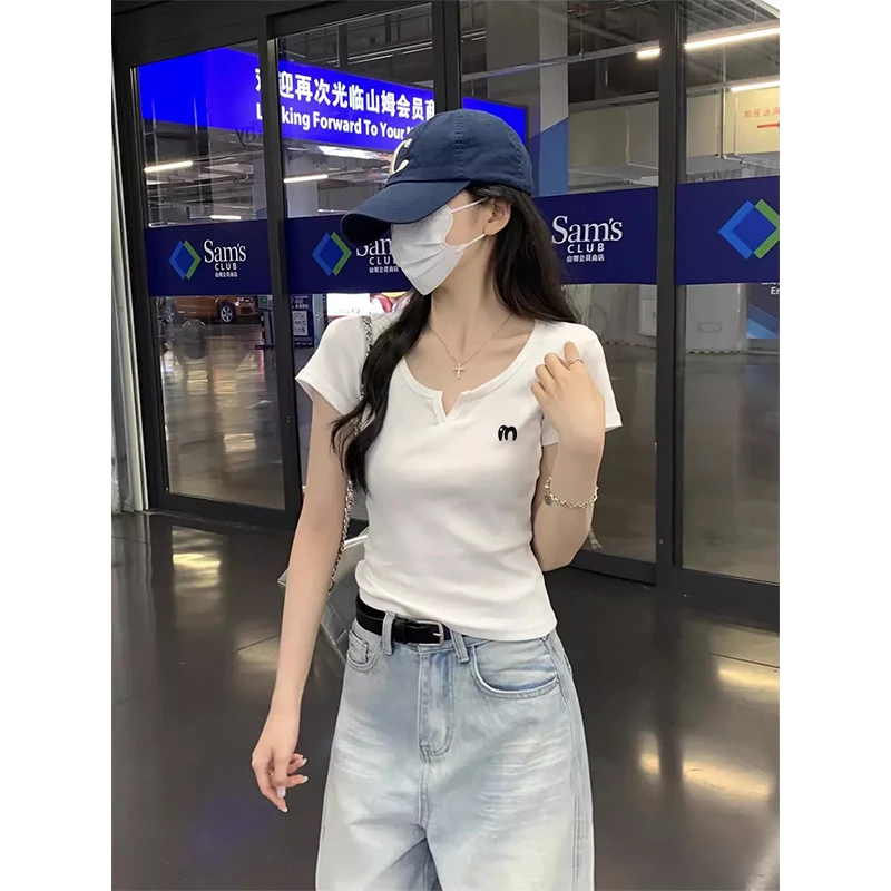 夏季2025年新款女装正肩显瘦小V领短袖T恤夏季设计感小衫上衣潮