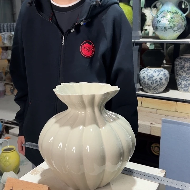 景德镇陶瓷花瓶微瑕