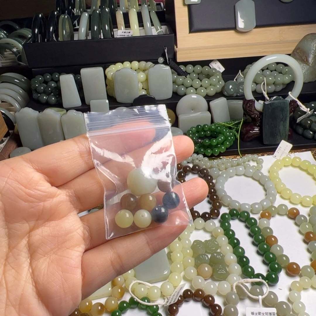 陌***倾和田玉未镶嵌手链