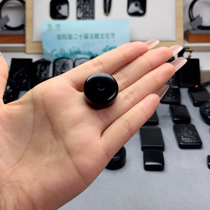 和田玉（墨玉）未镶嵌挂件