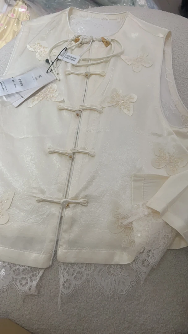 【朱朱甄选】新中式国风缎面醋酸复古重工蕾丝白色马甲998