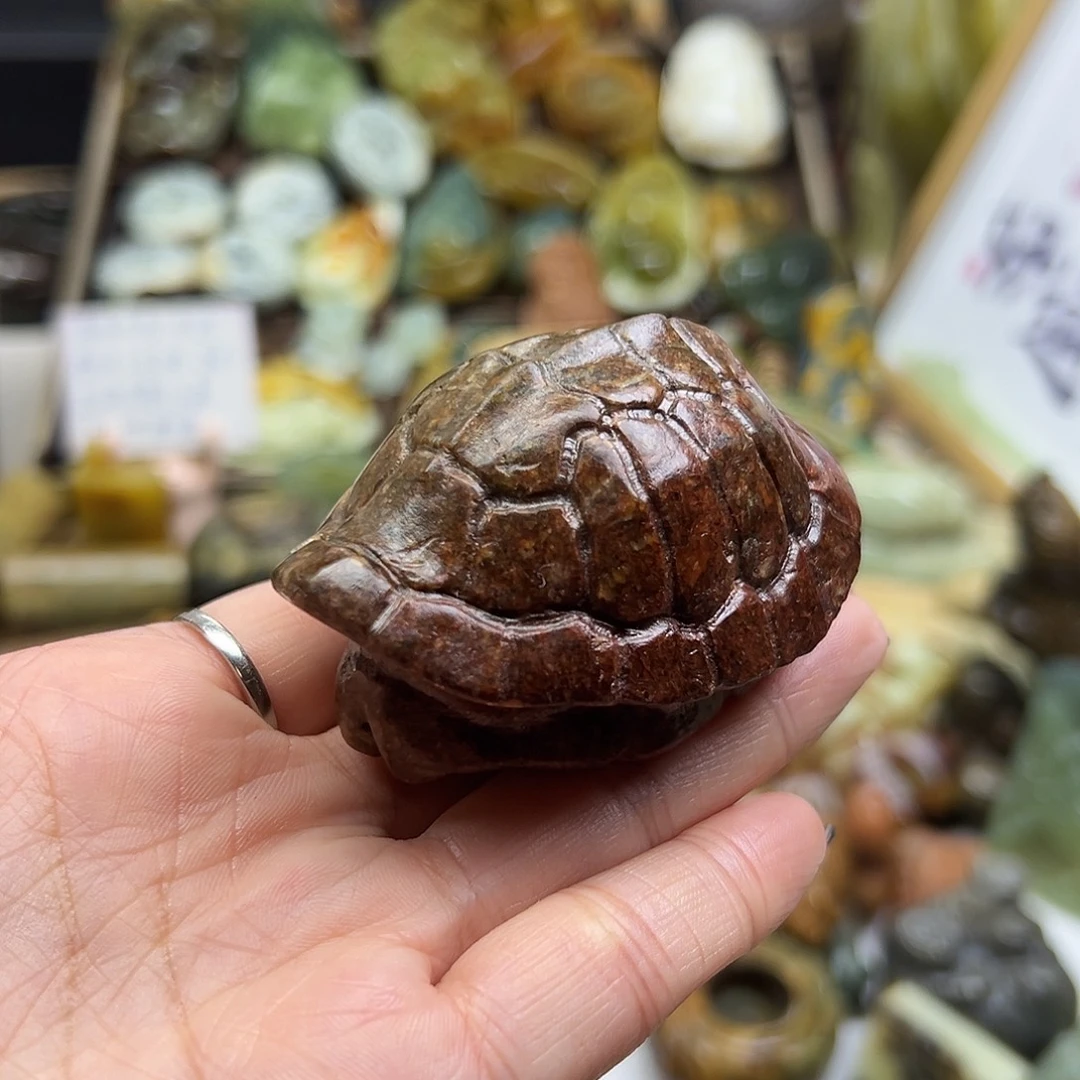 颈饰未镶嵌岫岩河磨玉（透闪石质玉）河磨玉富甲底部有瑕
