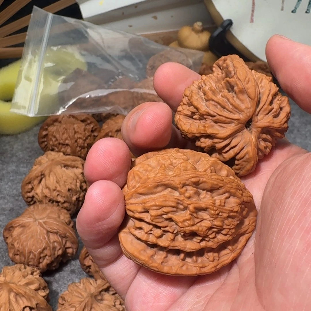 爱***见文玩核桃吊坠42堂虎