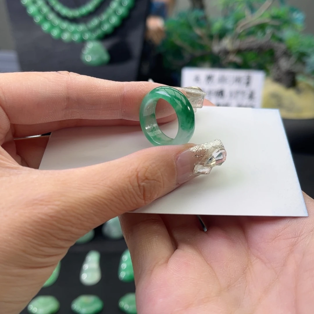 嘘***石英质玉（非洲翠）合金戒指