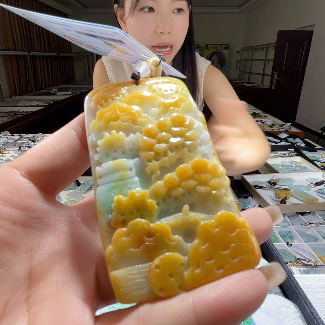 翡翠未镶嵌颈饰一