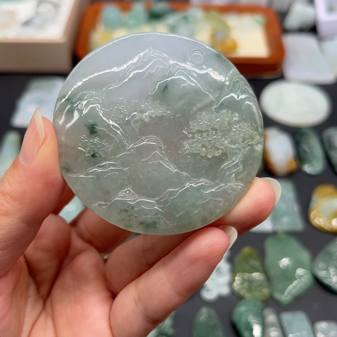 翡翠未镶嵌颈饰山水