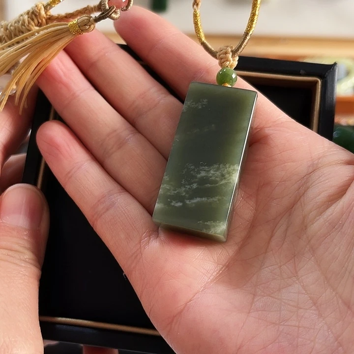 临***影和田玉未镶嵌颈饰