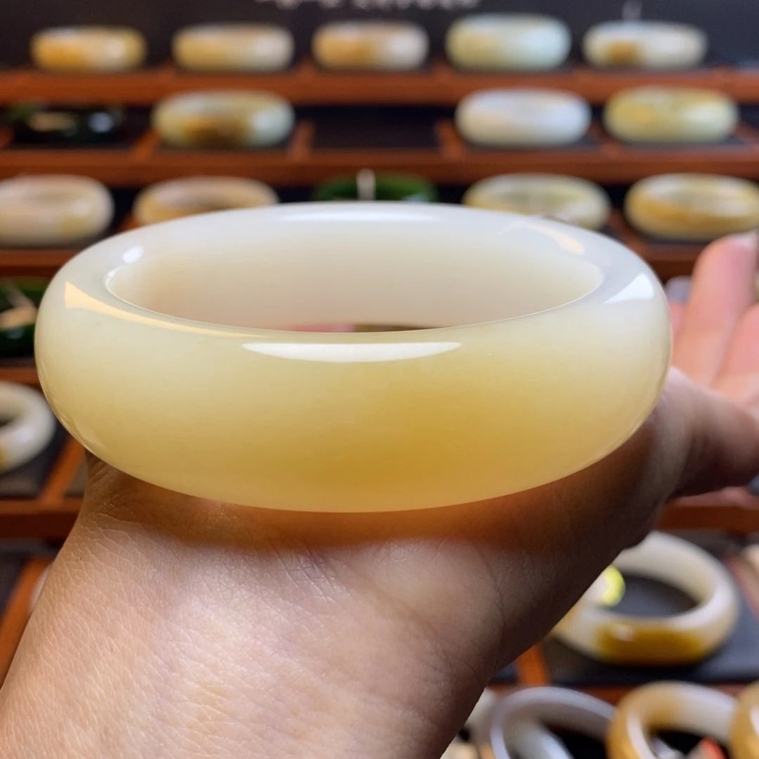 和田玉未镶嵌手镯60圈