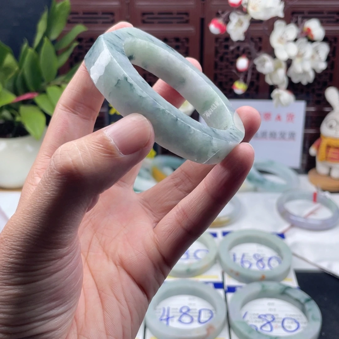 定制翡翠未镶嵌翡翠手镯定制