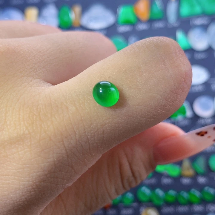 颈饰未镶嵌翡翠蛋面