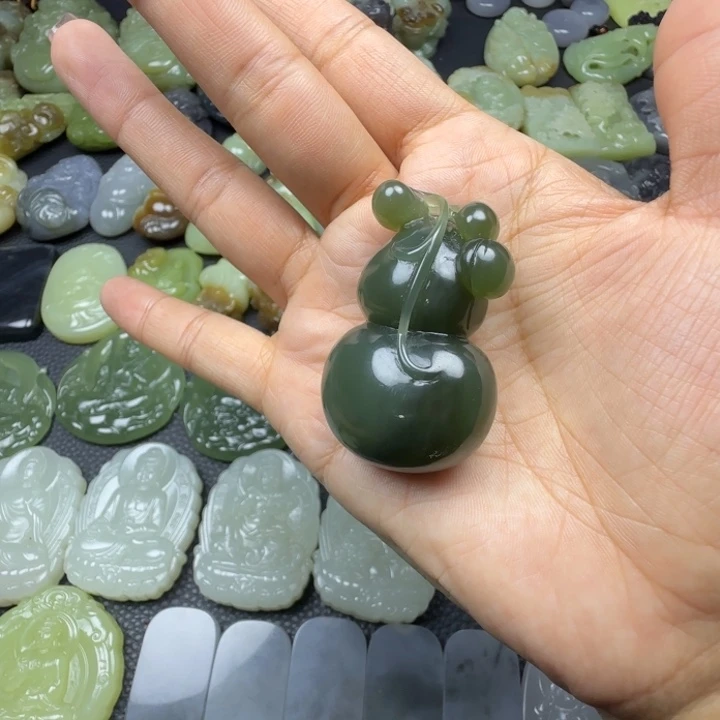 和田玉未镶嵌挂件