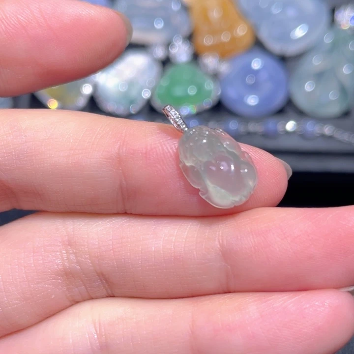 颈饰18K金镶嵌翡翠翡翠