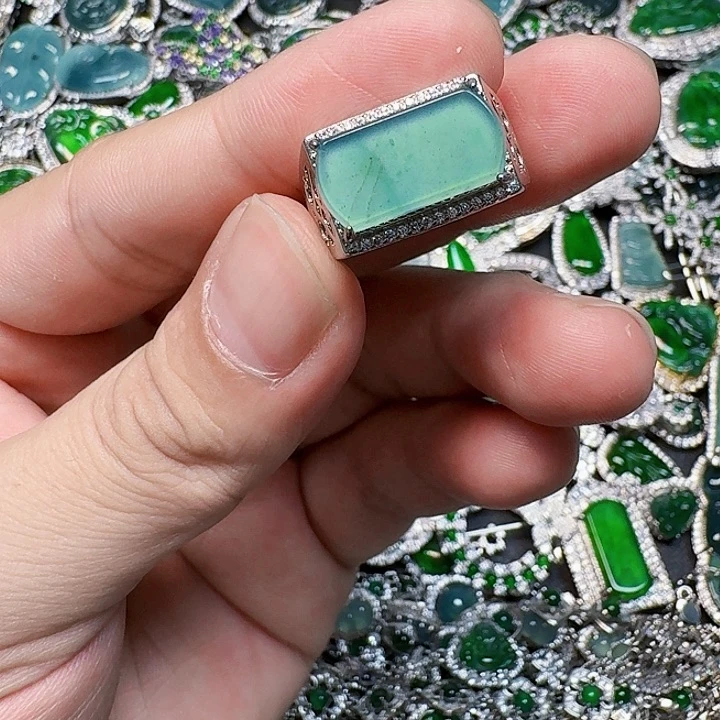 翡翠颈饰未镶嵌天然A货翡翠放漏