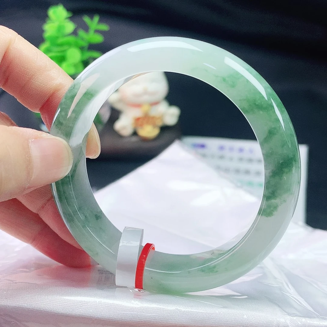 翡翠手镯未镶嵌52圈
