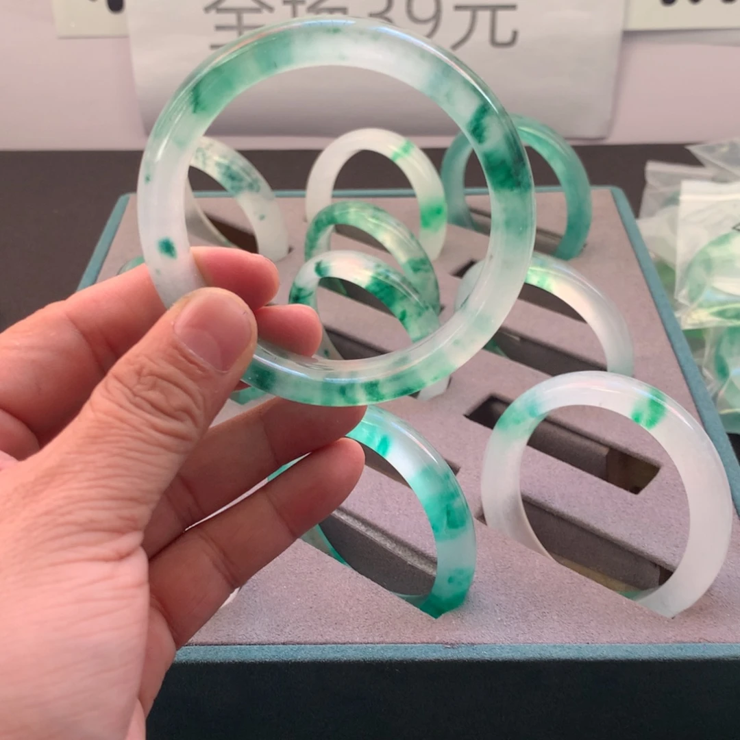 造***图石英质玉未镶嵌手饰