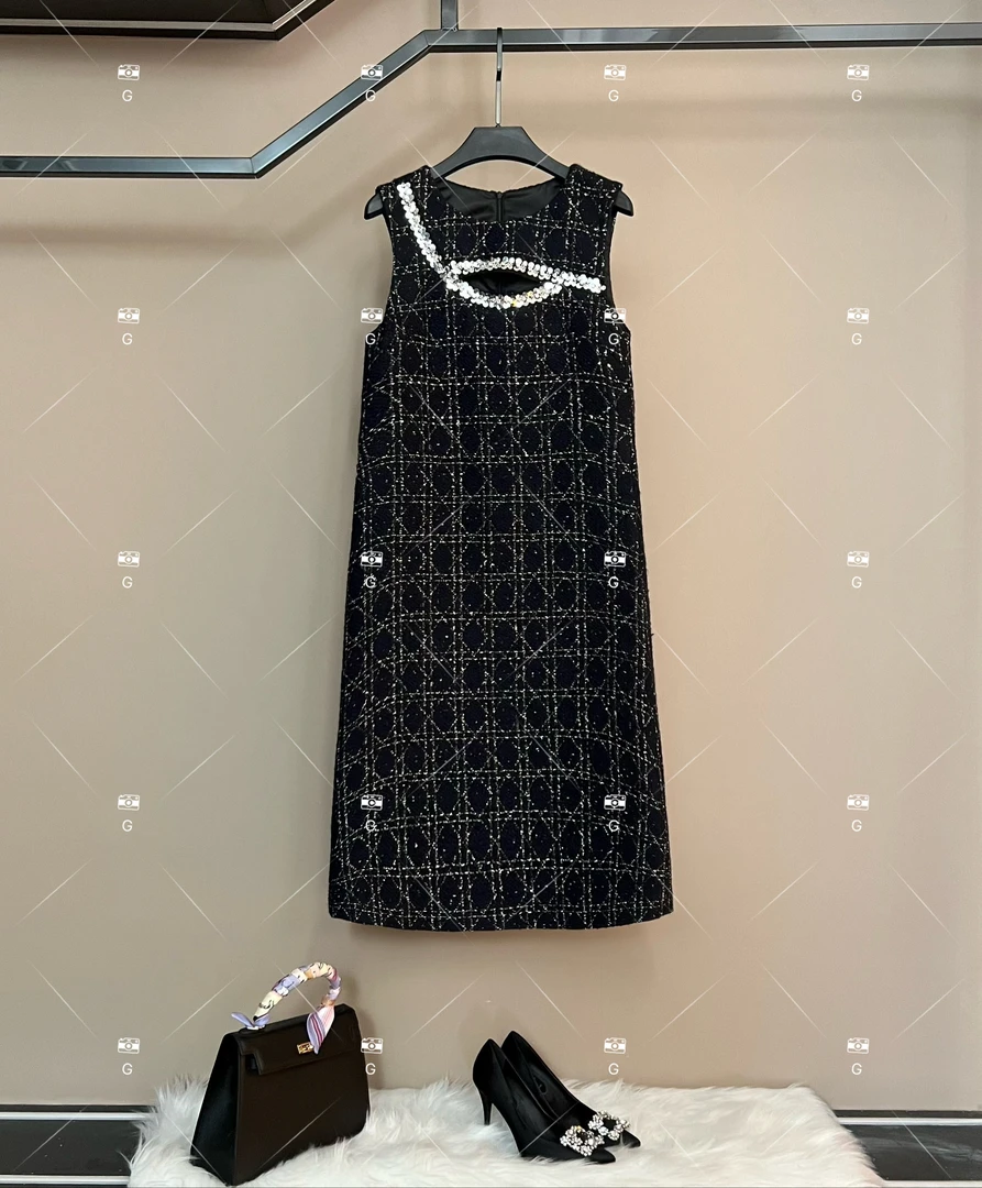 【齐】复古风显瘦默认款式连衣裙女装轻奢秋冬时尚 H-1675