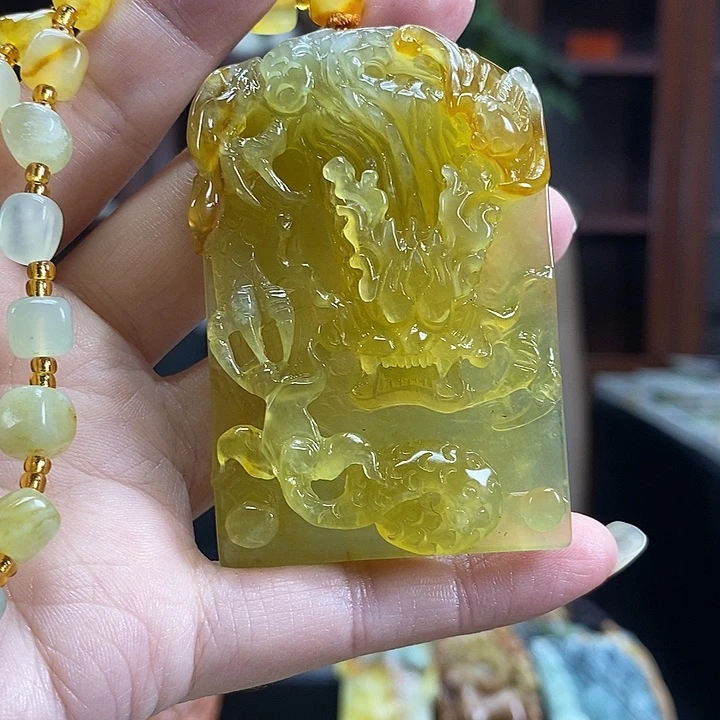 蛇纹石玉未镶嵌颈饰
