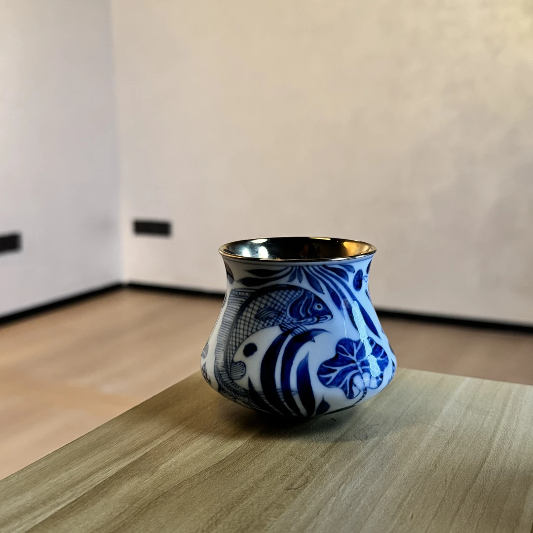 阿茶蕃莲鱼藻纹品鉴杯