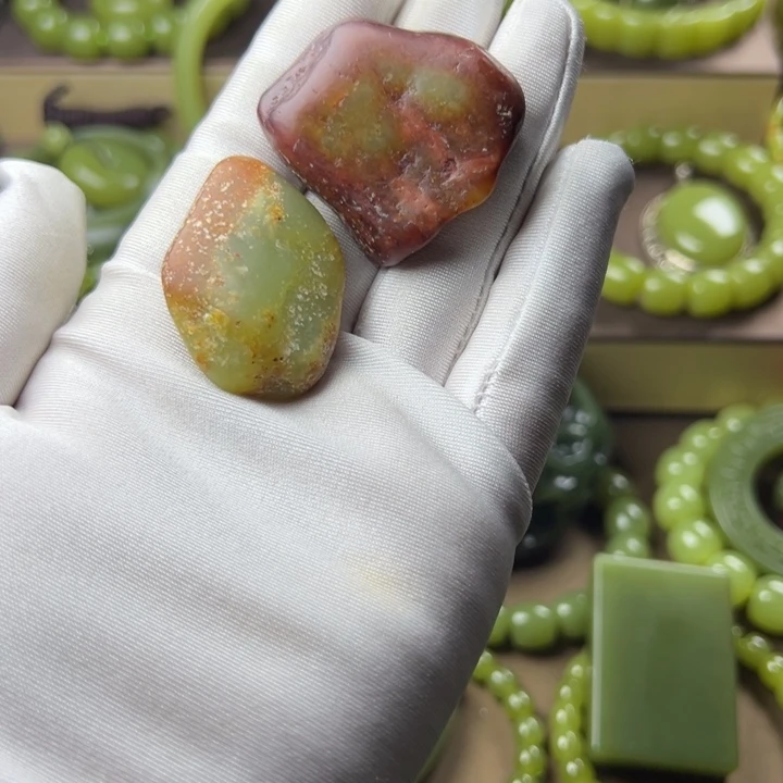 未镶嵌岫岩河磨玉（透闪石质玉）挂件