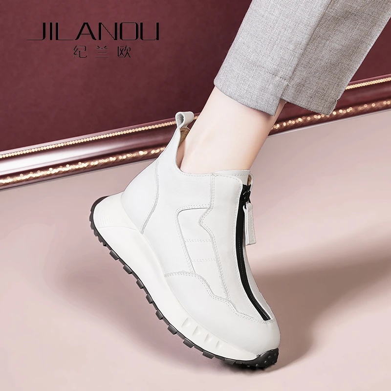 秋冬真皮休闲短靴2025新款女士厚底鞋女坡跟平底女鞋白色软底皮鞋