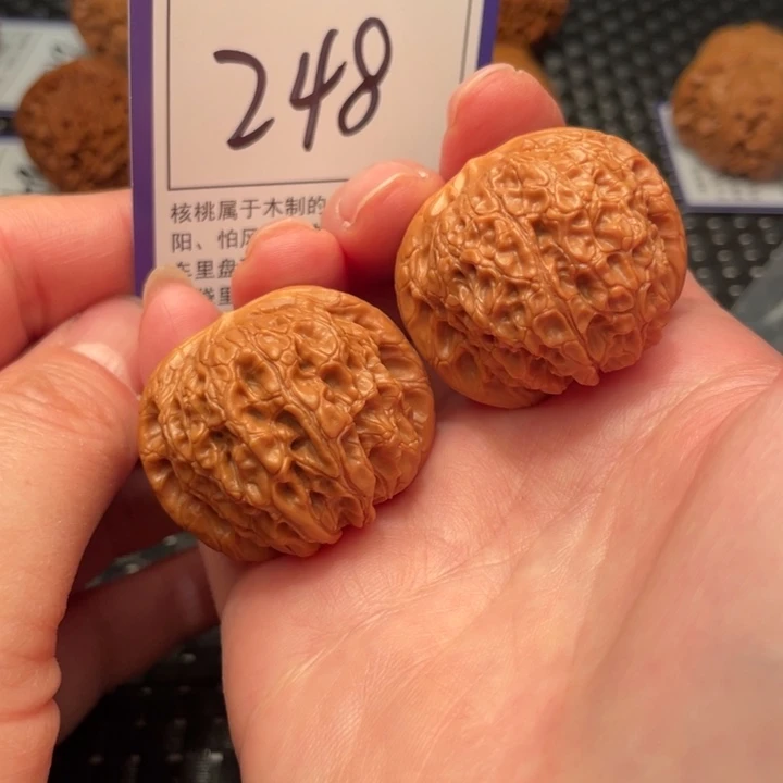 文玩核桃把件37血