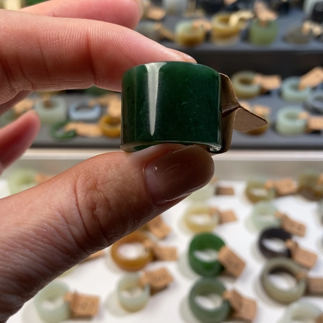 和田玉未镶嵌戒指