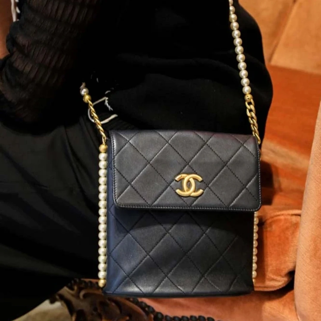 95新 Chanel/香奈儿 多多奢品/香奈儿黑金珍珠链条牛皮水桶/98新