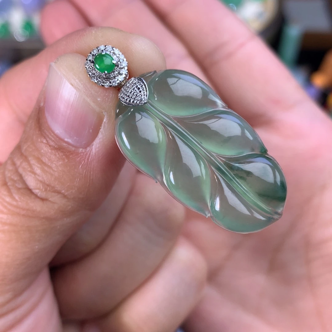 翡翠吊坠(不含链)18K金镶嵌