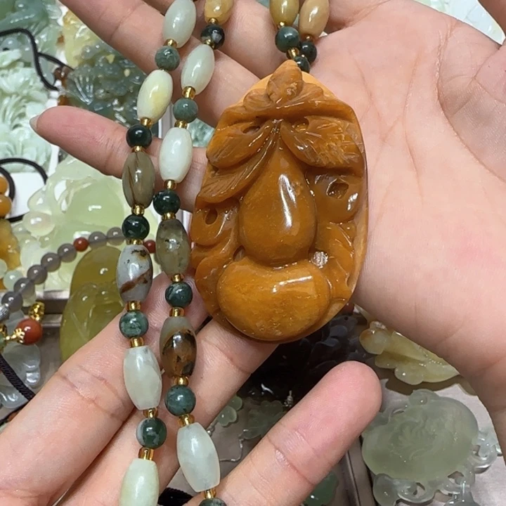 蛇纹石玉吊坠未镶嵌