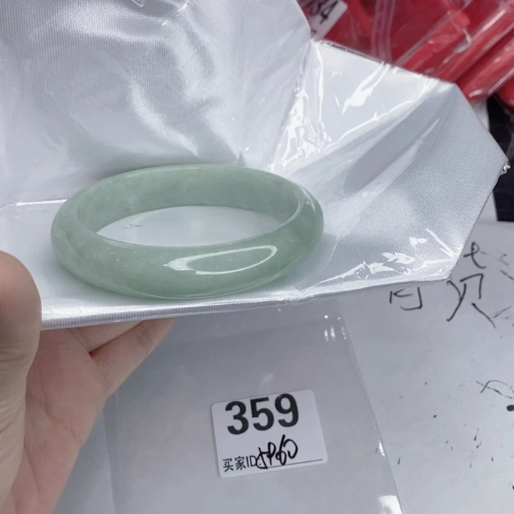 翡翠未镶嵌手镯一图一物实物为准（微瑕处理）
