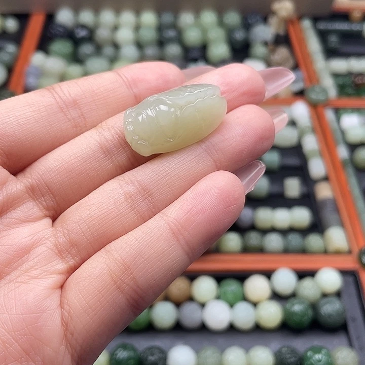 小***姐和田玉（糖玉）未镶嵌珠宝半成品