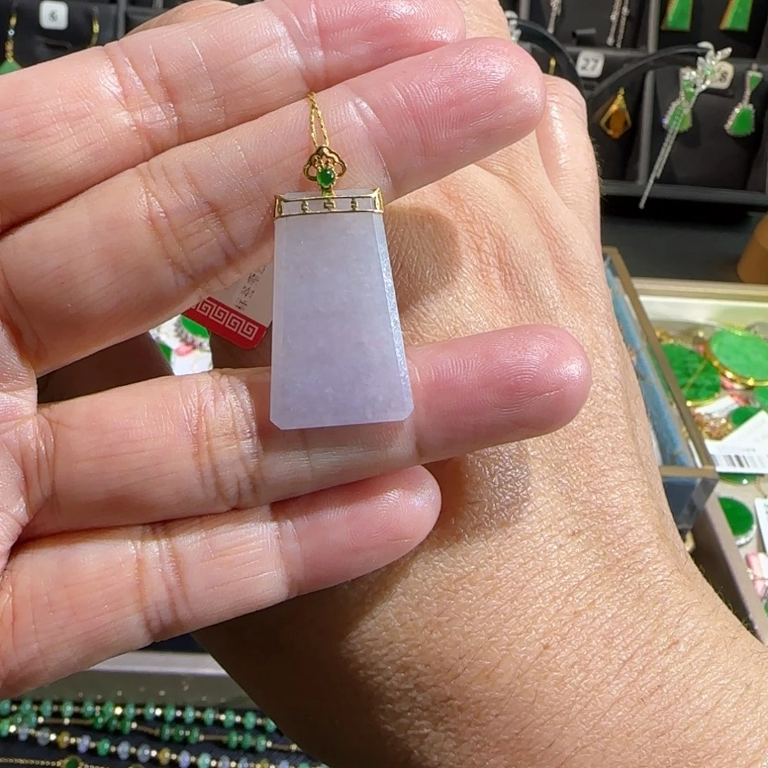 翡翠18K金镶嵌颈饰吊坠